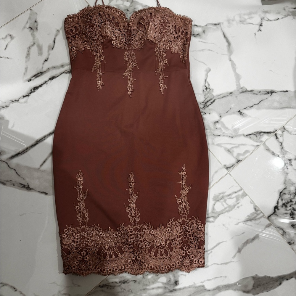 Chic Strapless Lace Dress in Brown